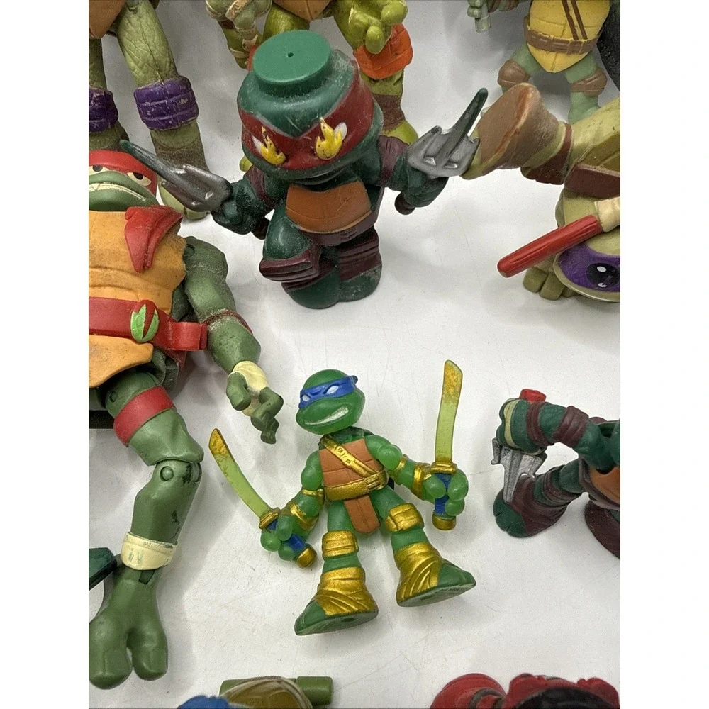 LOT‎ 19 TEENAGE MUTANT NINJA TURTLES ACTION FIGURES